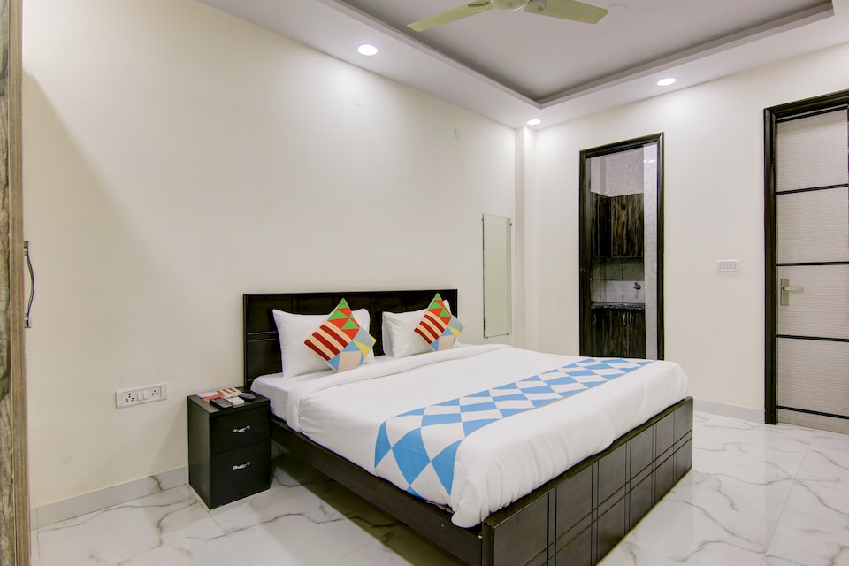 OYO Home 65120 Cozy Stay Rohini Sec-7, Pitampura - Rohini Delhi, Delhi