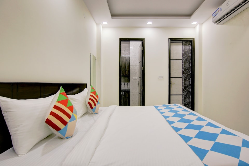 OYO Home 65120 Cozy Stay Rohini Sec-7, Pitampura - Rohini Delhi, Delhi