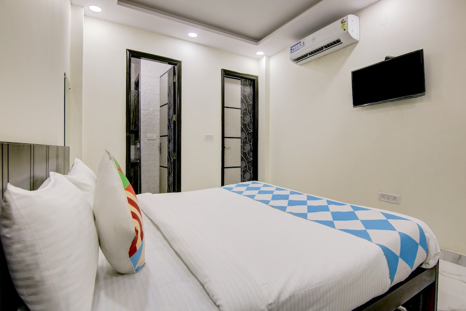 OYO Home 65120 Cozy Stay Rohini Sec-7, Pitampura - Rohini Delhi, Delhi