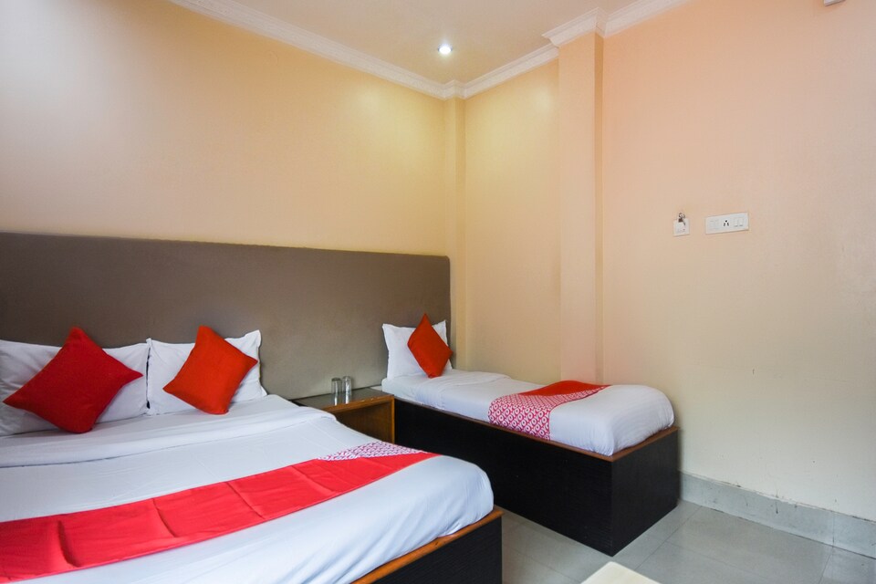 OYO Flagship 65121 Hotel Maharaja, VIP Road Kolkata, Kolkata