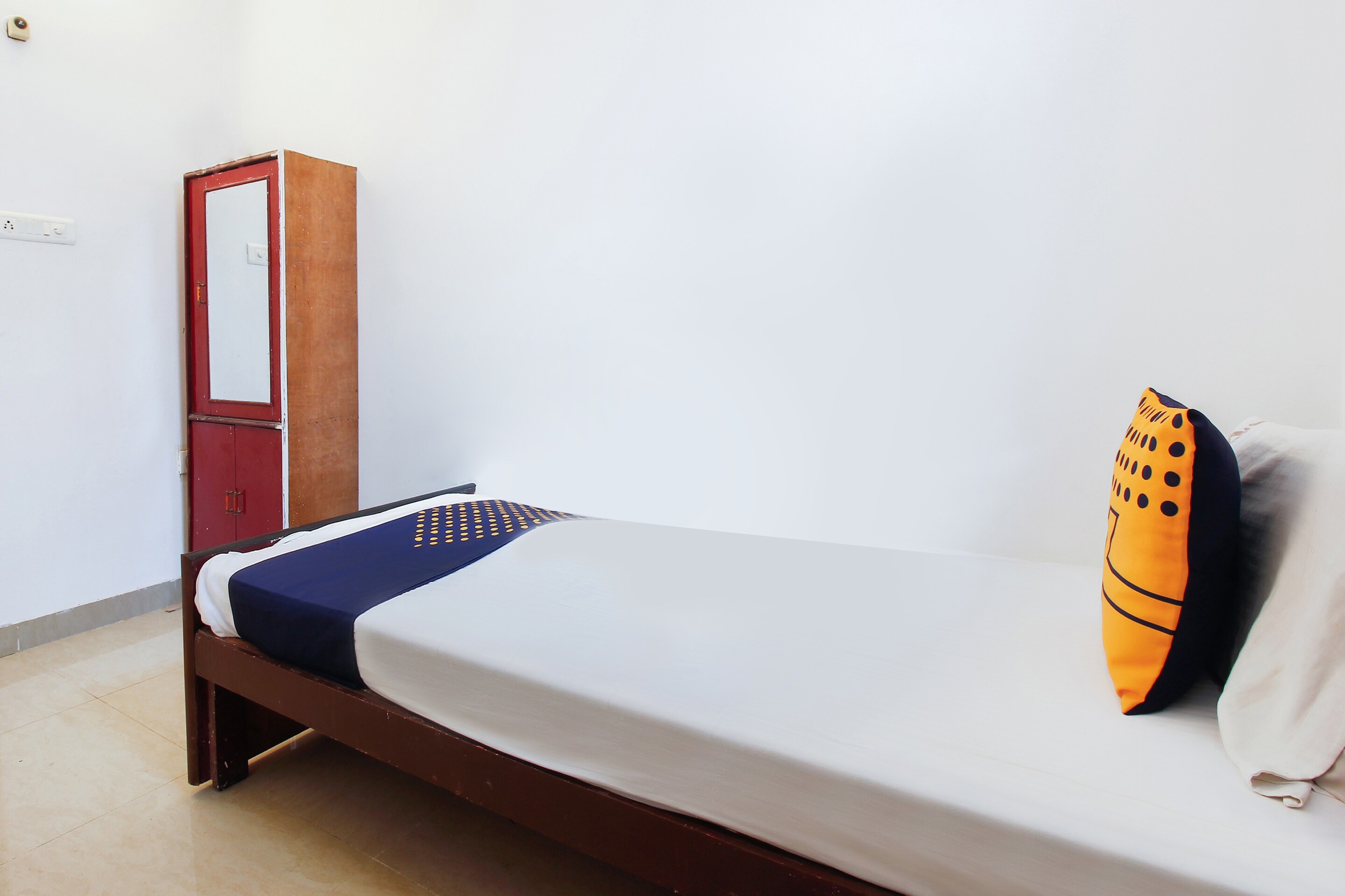 Hotels in Kachiguda Railway Station, Hyderabad Starting ₹438 Upto