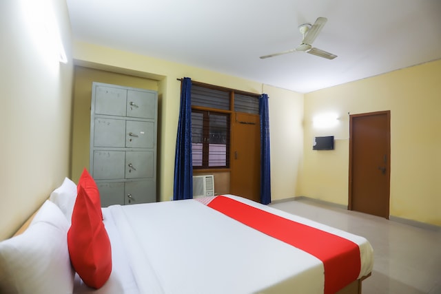 OYO Zero To Z Residency Near Pvr Ansal Plaza Greater Noida