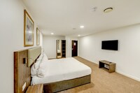 OYO Plymouth Central Hotel