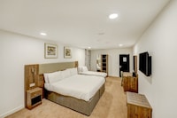 OYO Plymouth Central Hotel