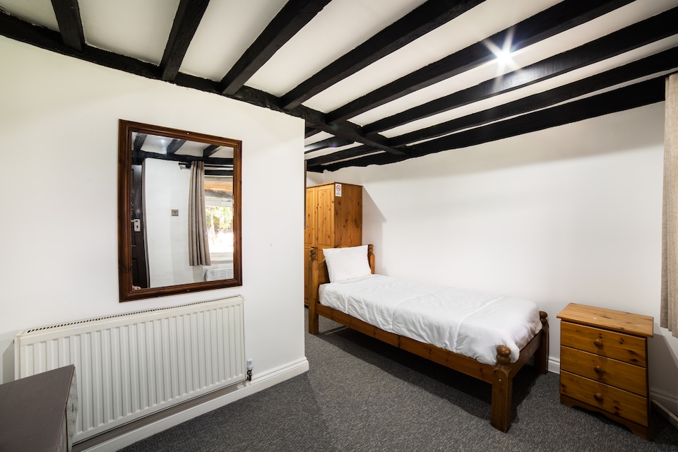 Tudor Oaks Lodge, Hitchin (Greater London), Hitchin