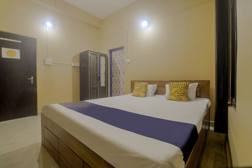 SPOT ON 65160 Hotel Abhinandan, Golaghat, Golaghat