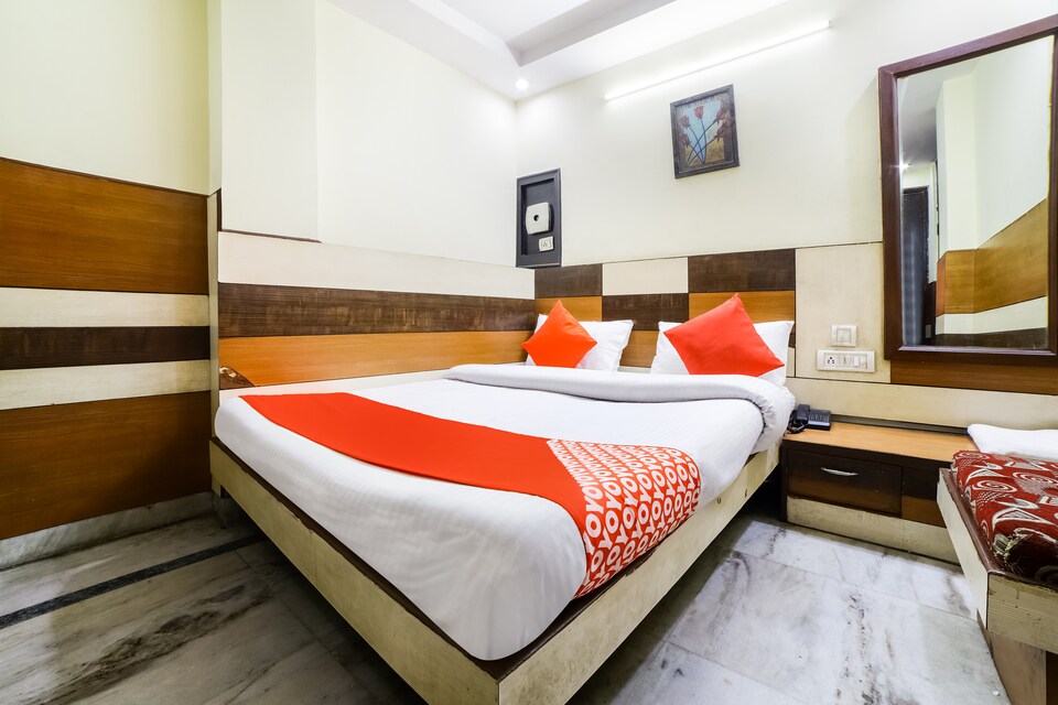 OYO 65163 Mahalaxmi Deluxe, Paharganj Delhi, Delhi