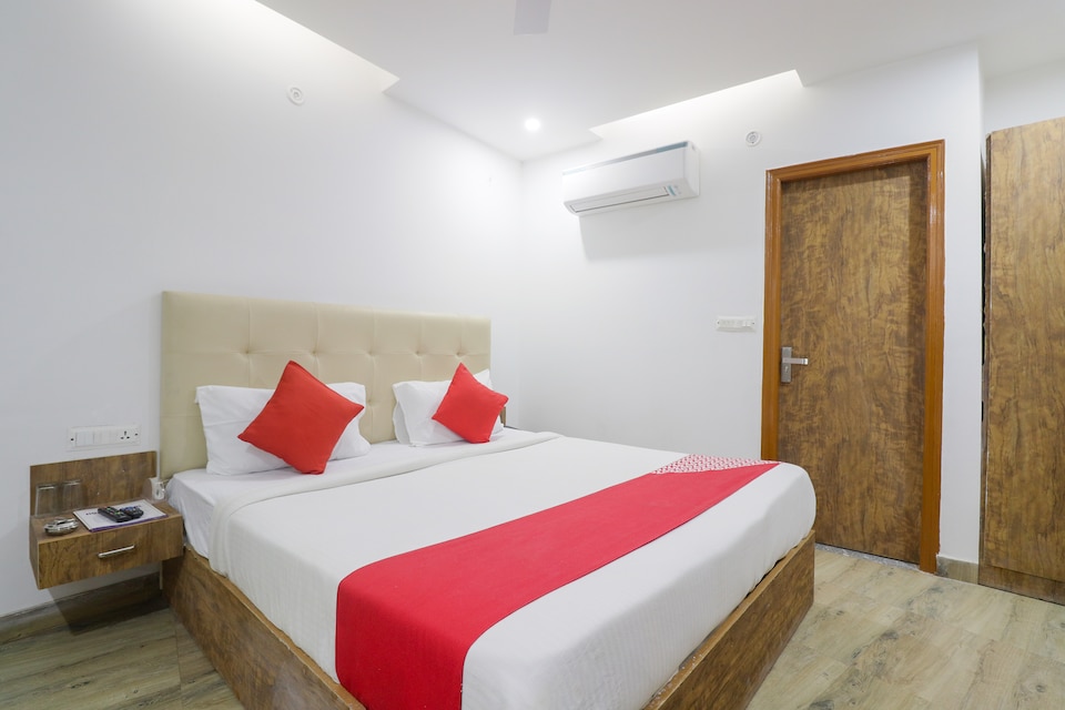 OYO 65202 Epic Residency, Airport Delhi, Delhi Transit