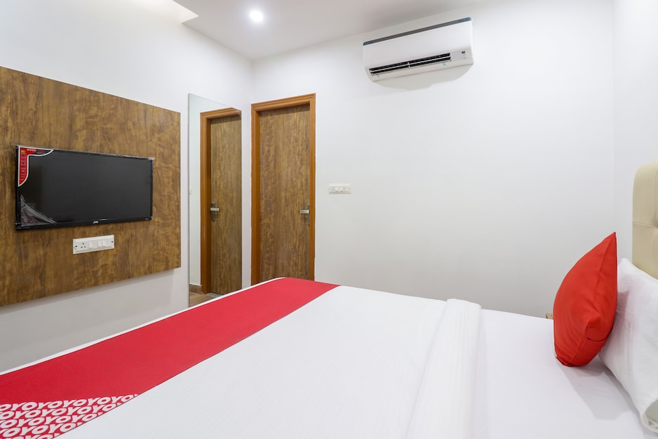 OYO 65202 Epic Residency, Airport Delhi, Delhi Transit