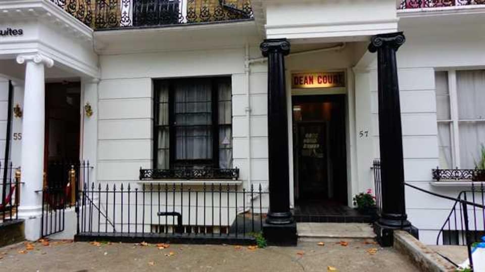 OYO Dean Court, Westminister London, London