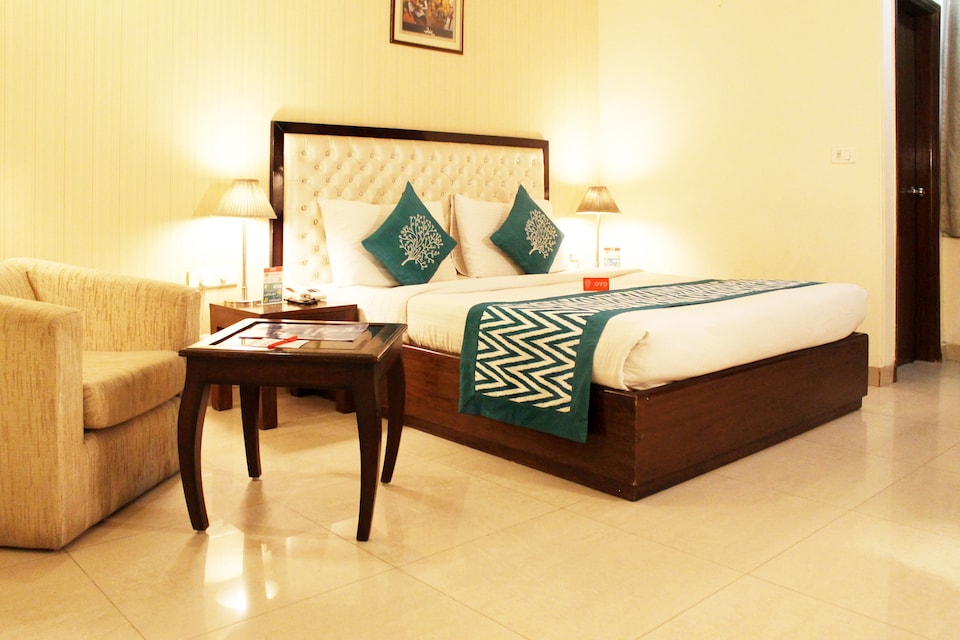 OYO Hotel Waves, Airport Delhi, Delhi Transit