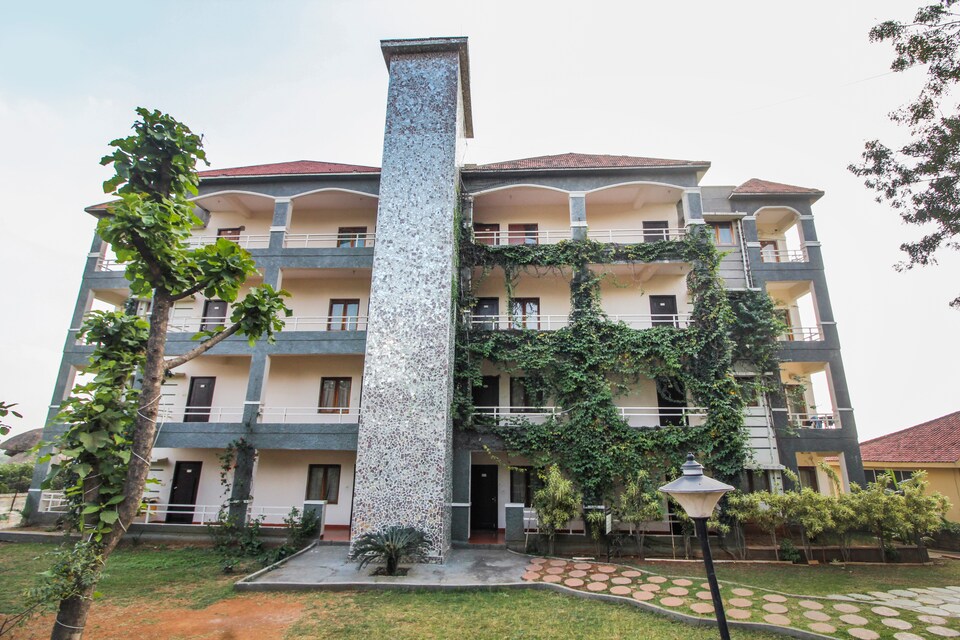 Capital O 65223 Royal De Casa, Kompally - Jeedimetla, Hyderabad