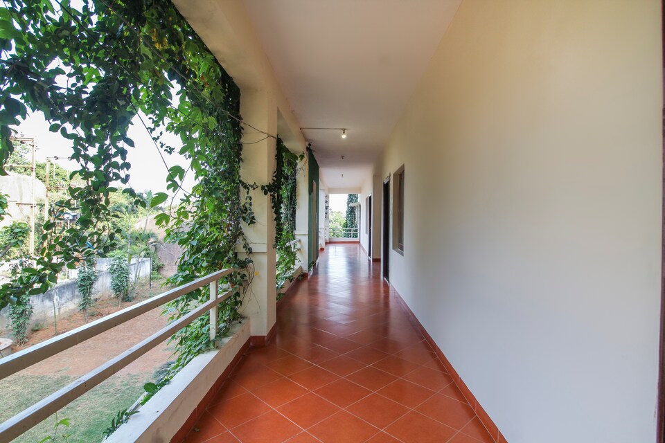 Capital O 65223 Royal De Casa, Kompally - Jeedimetla, Hyderabad