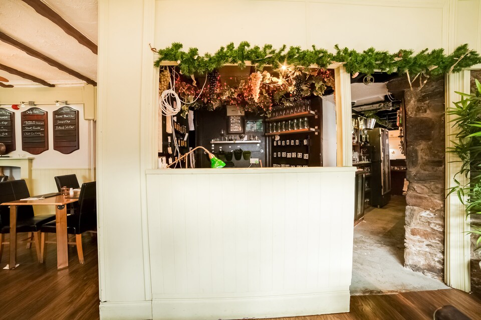 OYO Station Road Inn, Llanelli (Wales), Llanelli