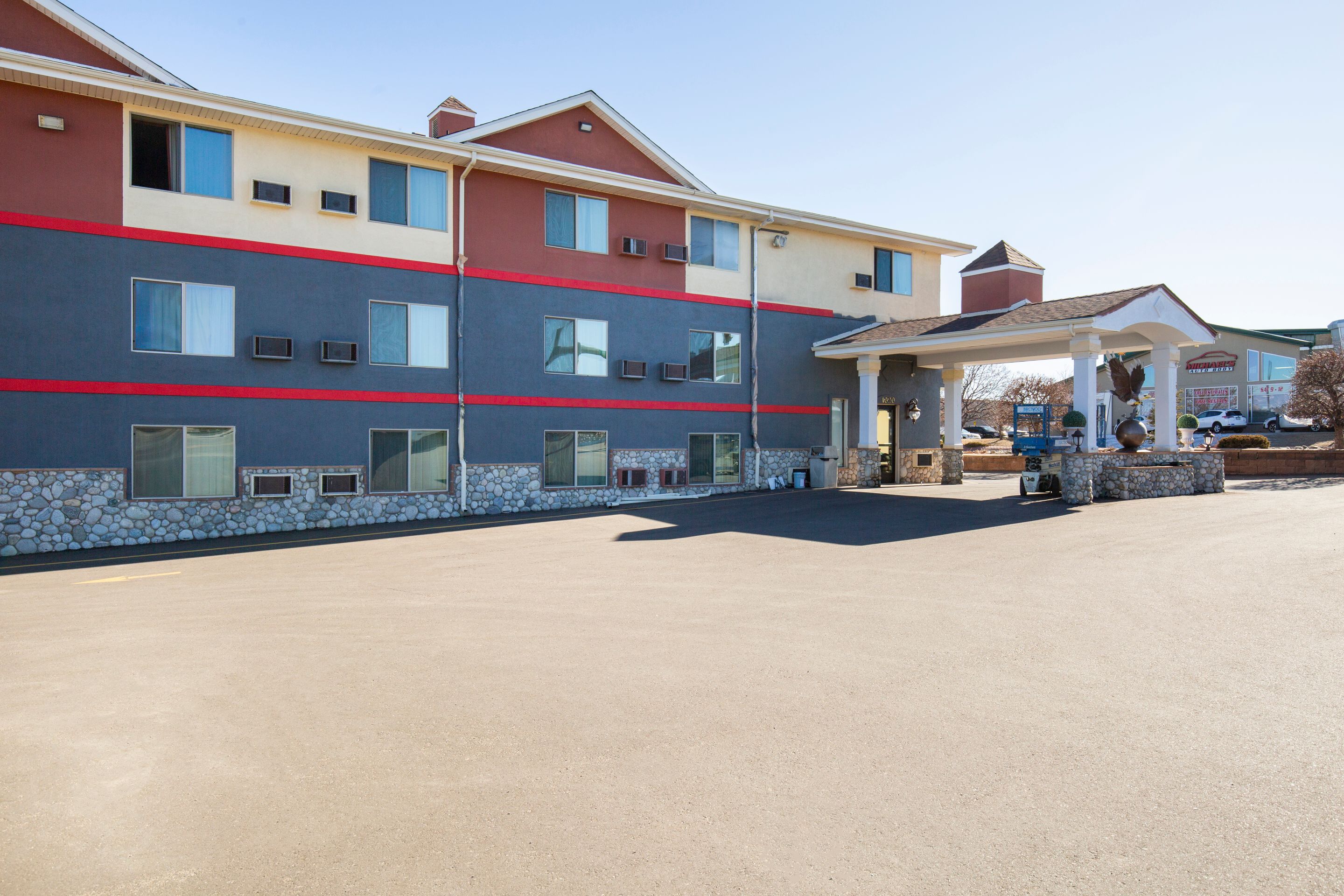 Book Hotel Castle Rock CO Downtown, CO from 56 OYO Hotels