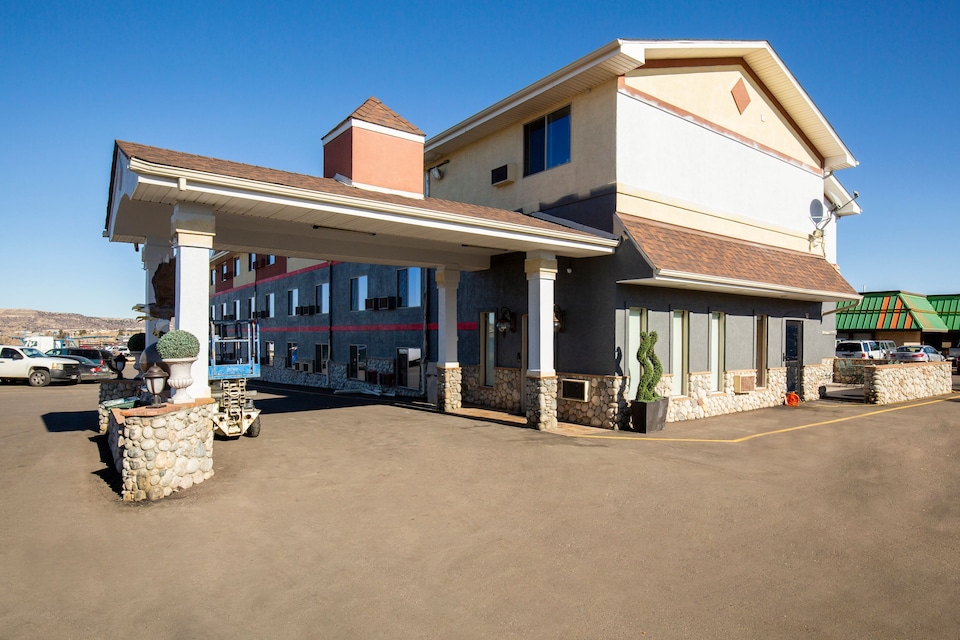 Book Hotel Castle Rock CO Downtown, CO from 56 OYO Hotels