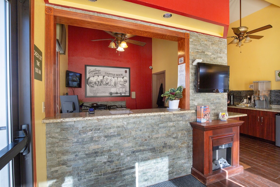 Book Hotel Castle Rock CO Downtown, CO from 83 OYO Hotels