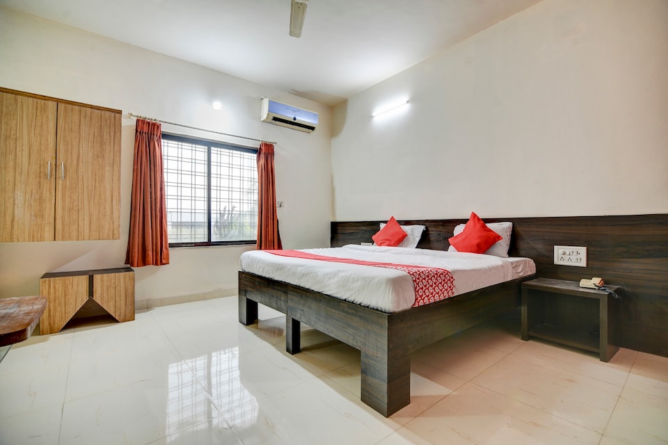 OYO 65247 Hotel Akshay Garden, Nagar Manmad higway, Shirdi