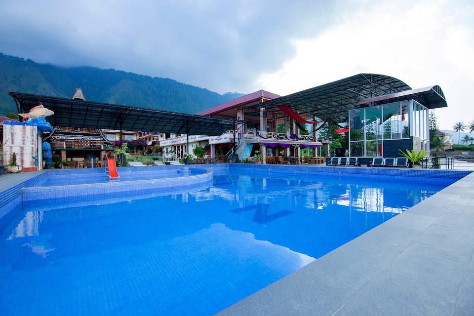 OYO 2208 Thyesza Hotel, Samosir, Samosir