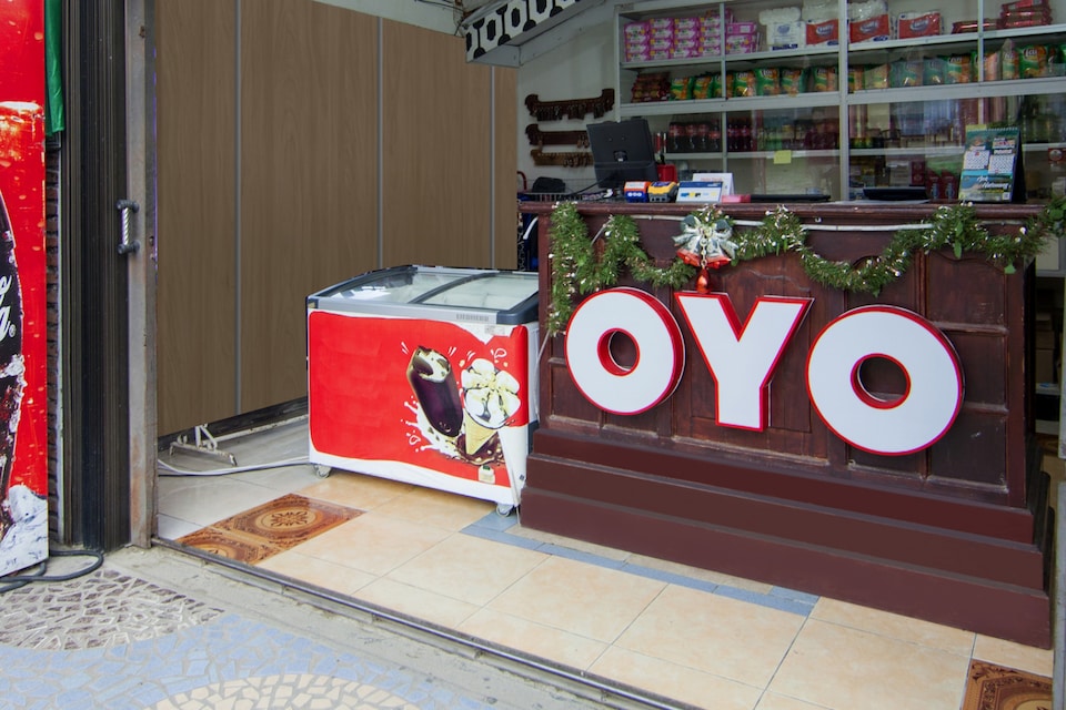 OYO 2208 Thyesza Hotel, Samosir, Samosir