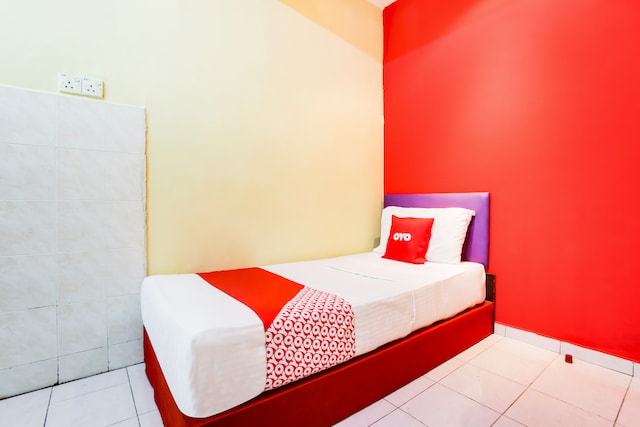 OYO 89615 T Family Hotel