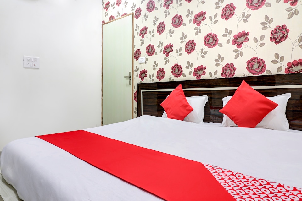 OYO 65270 The Royal Villa, Hisar, Hisar