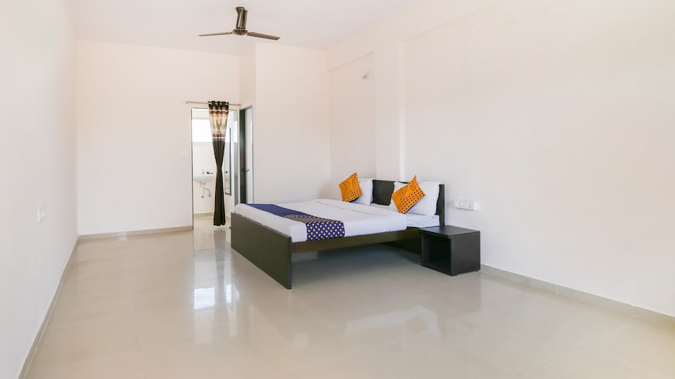 SPOT ON 65316 Tanish Comforts, Navsari, Navsari