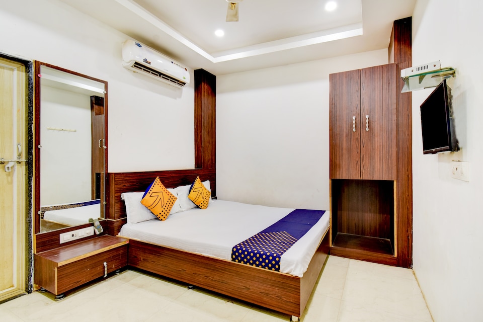 SPOT ON 65322 Sumit Lodge Dharur, Beed, Beed