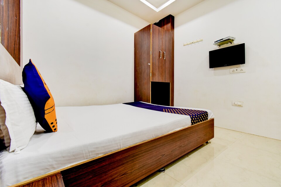 SPOT ON 65322 Sumit Lodge Dharur, Beed, Beed