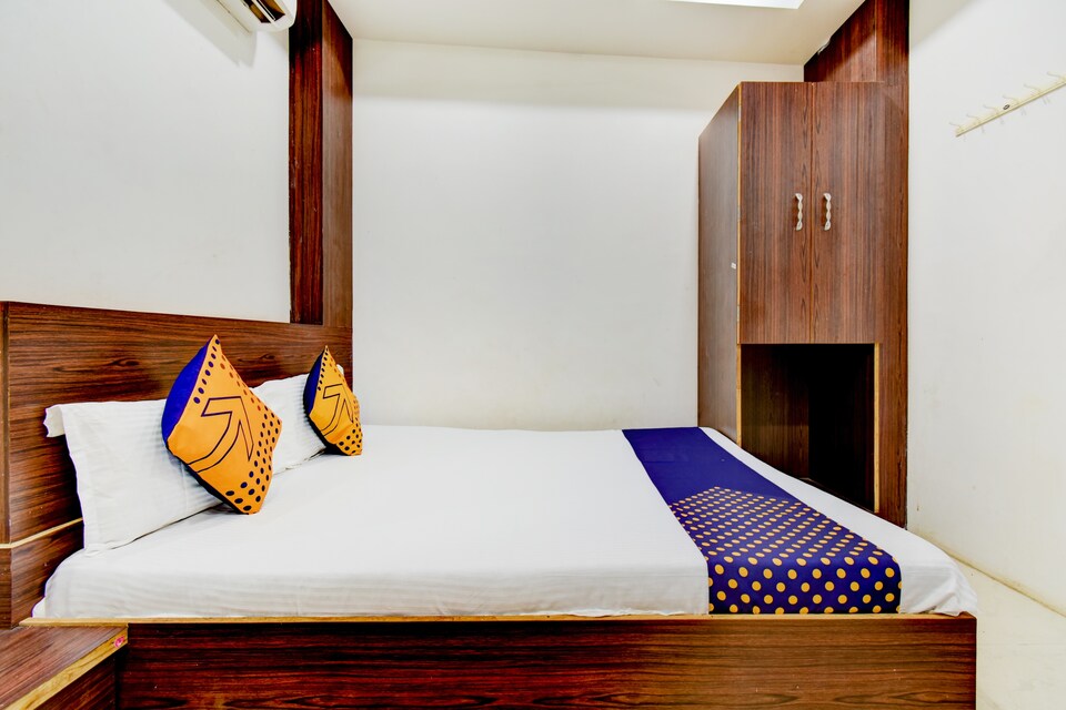 SPOT ON 65322 Sumit Lodge Dharur, Beed, Beed