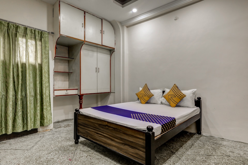 SPOT ON 65338 Green House, Hamidia Road Bhopal, Bhopal