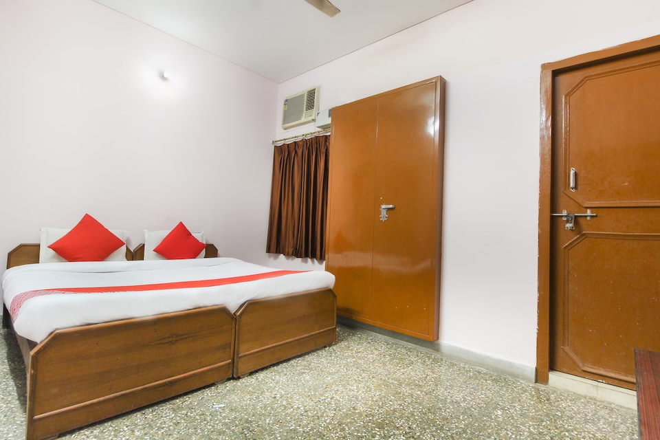 OYO Haridashi Kunj, Banke Bihari Mandir Vrindavan, Vrindavan