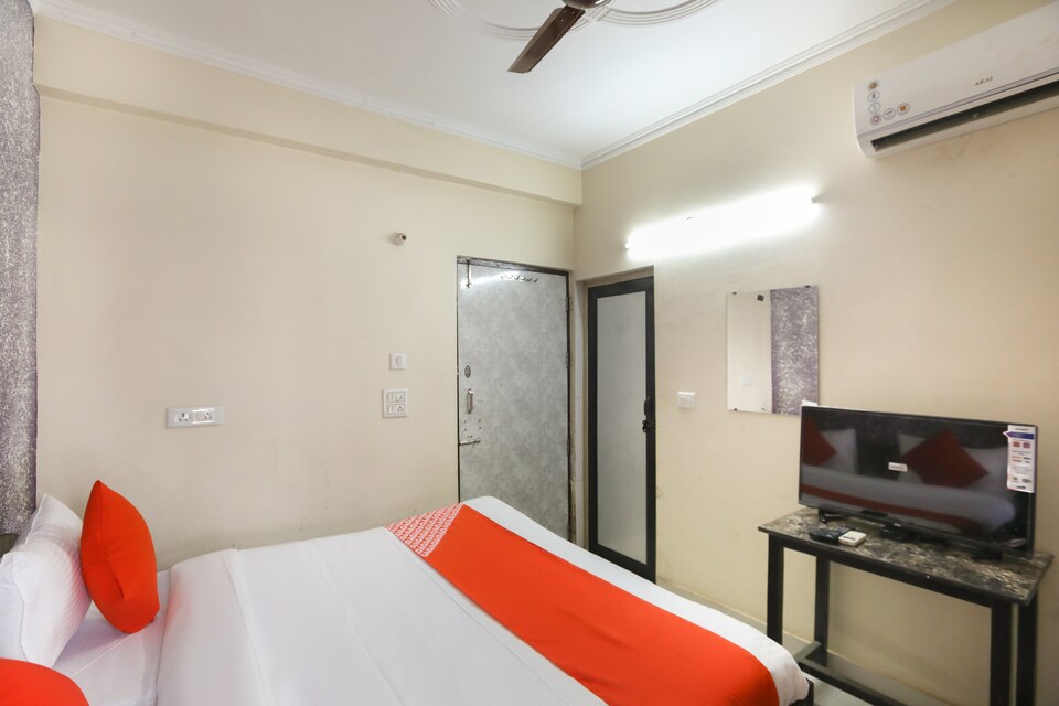 OYO Nest Nine Near Botanic Garden Of Indian Republic, Noida Expressway SEZ, Noida