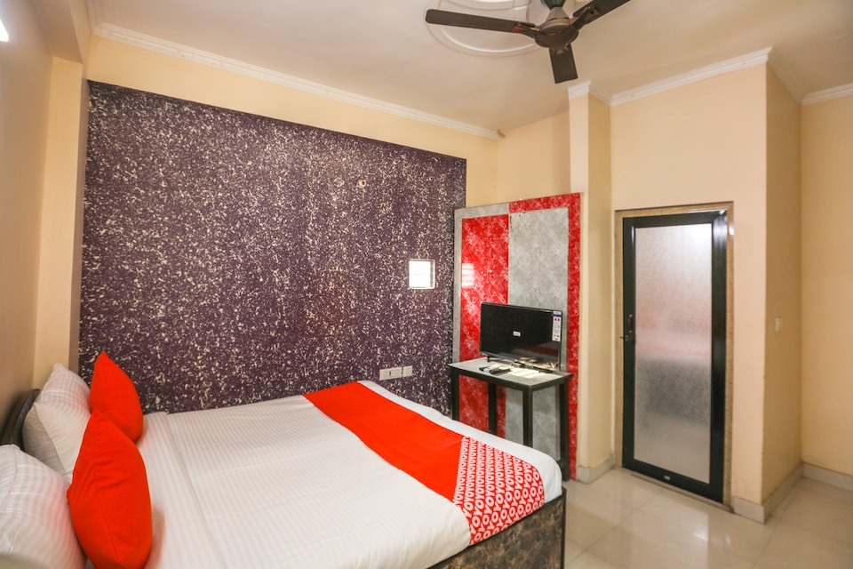 OYO Nest Nine Near Botanic Garden Of Indian Republic, Noida Expressway SEZ, Noida