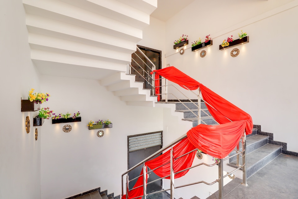 SPOT ON Hotel Triupati Lawn, Airport Lucknow, Lucknow