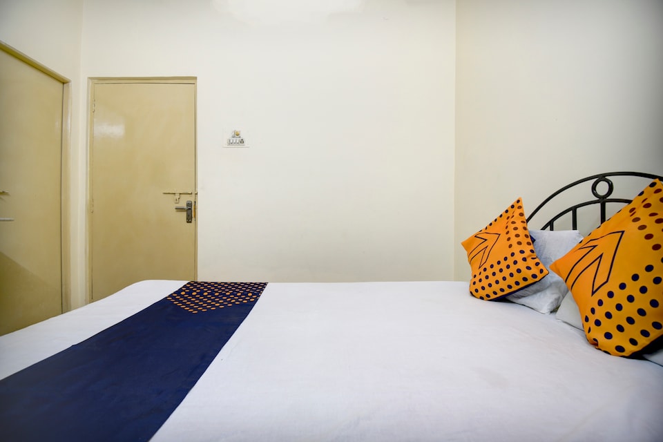 SPOT ON 65375 Nafees Guest House, Bus Stand Nagpur, Nagpur