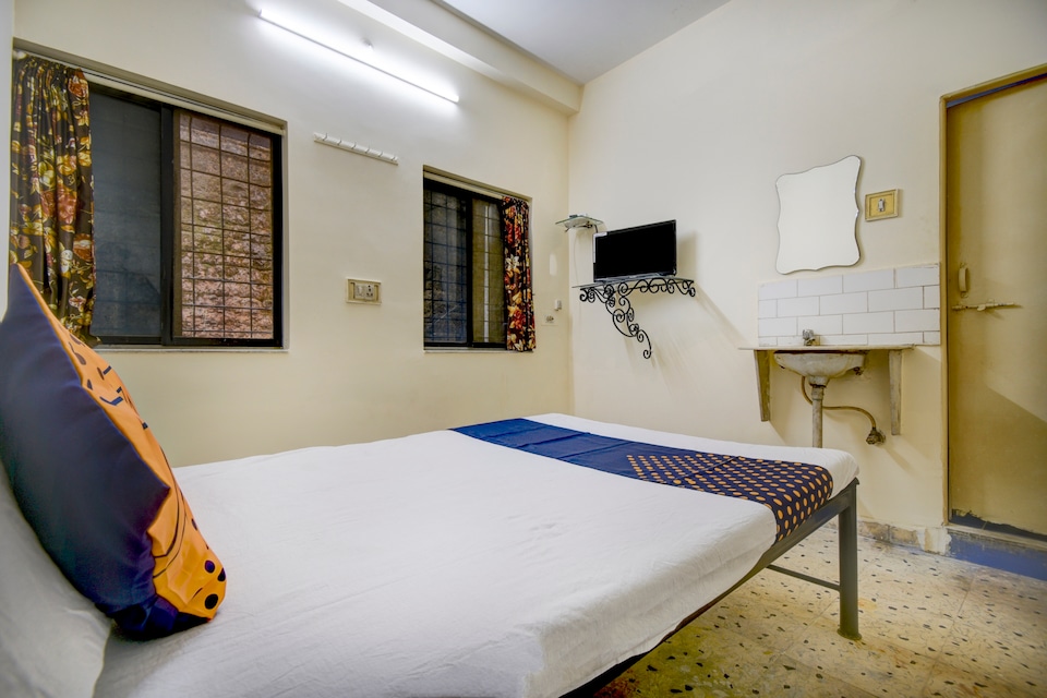 SPOT ON 65375 Nafees Guest House, Bus Stand Nagpur, Nagpur