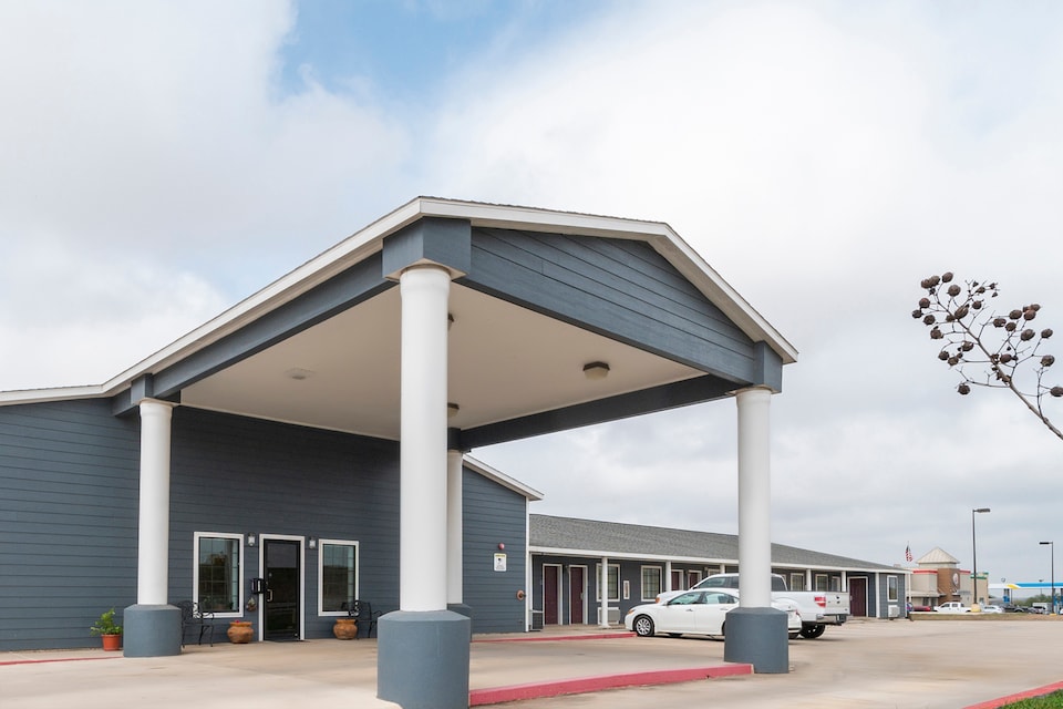 OYO Hotel Pearsall I-35 West, C78009, Pearsall TX