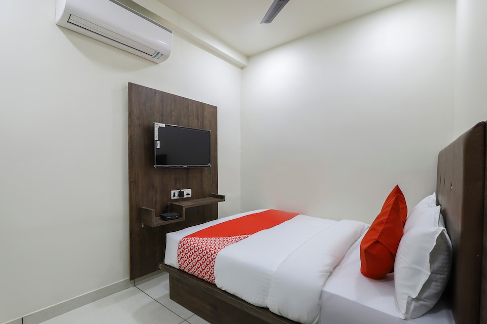 OYO 65383 Hotel Season , Ahmedabad Airport, Ahmedabad