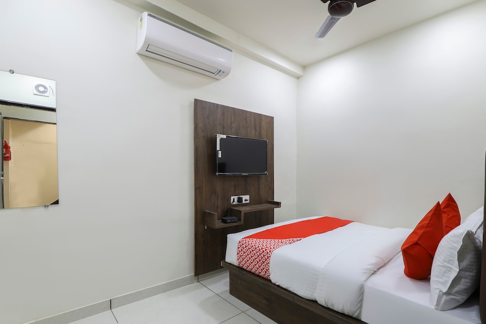OYO 65383 Hotel Season , Ahmedabad Airport, Ahmedabad