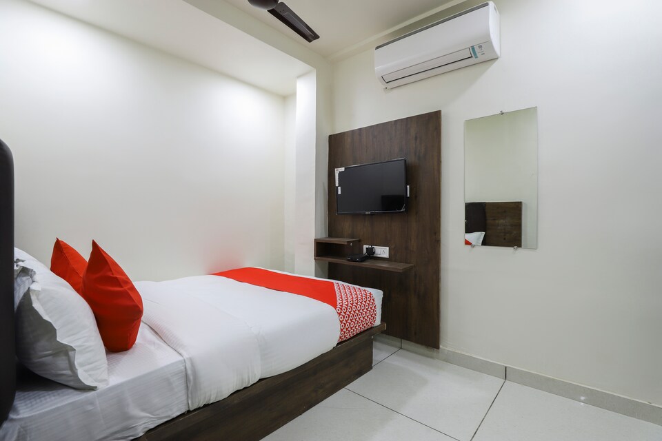 OYO 65383 Hotel Season , Ahmedabad Airport, Ahmedabad