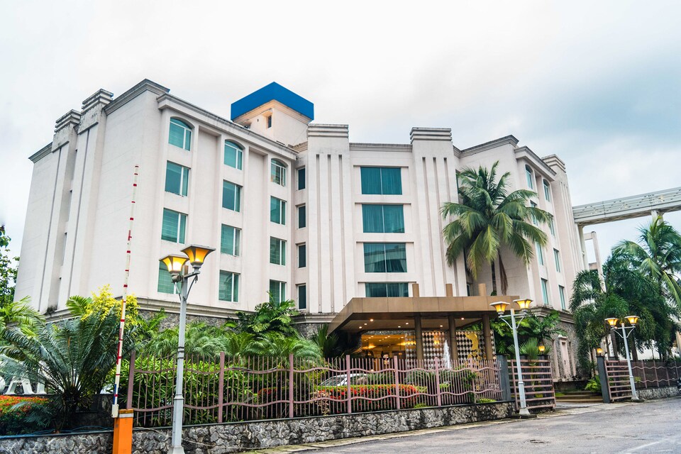 OYO Premium 031 Khaprail Road Resort, Bagdogra Airport Siliguri, Siliguri
