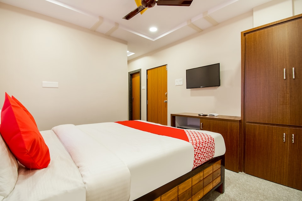 OYO 65421 Nakshatra Suites And Function Hall, Ramaraopet Kakinada, Kakinada