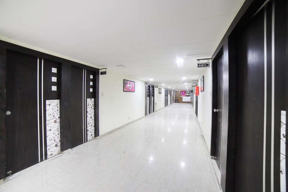 OYO Hotel The Grand Palace , Ahmedabad Airport, Ahmedabad
