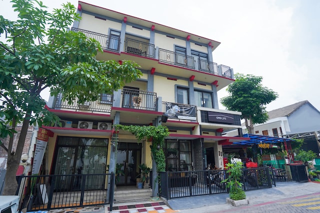 OYO Life 2215  Al' Yuafa