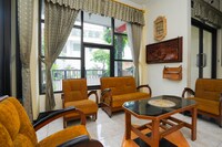 OYO Life 2215  Al' Yuafa