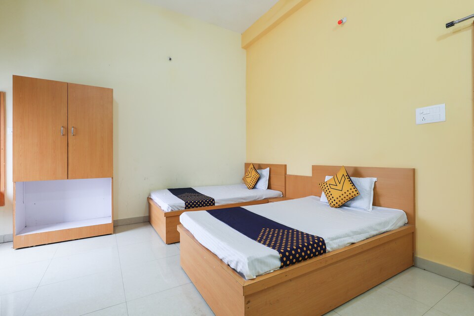 SPOT ON 65468 Hotel White House, Hoshangabad Road, Bhopal