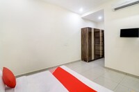 OYO M.r. Taste Guest House