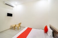 OYO M.r. Taste Guest House