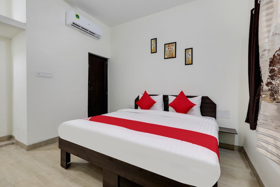 Collection O 65536 Hotel S75, Bhawarkua Indore, इंदौर